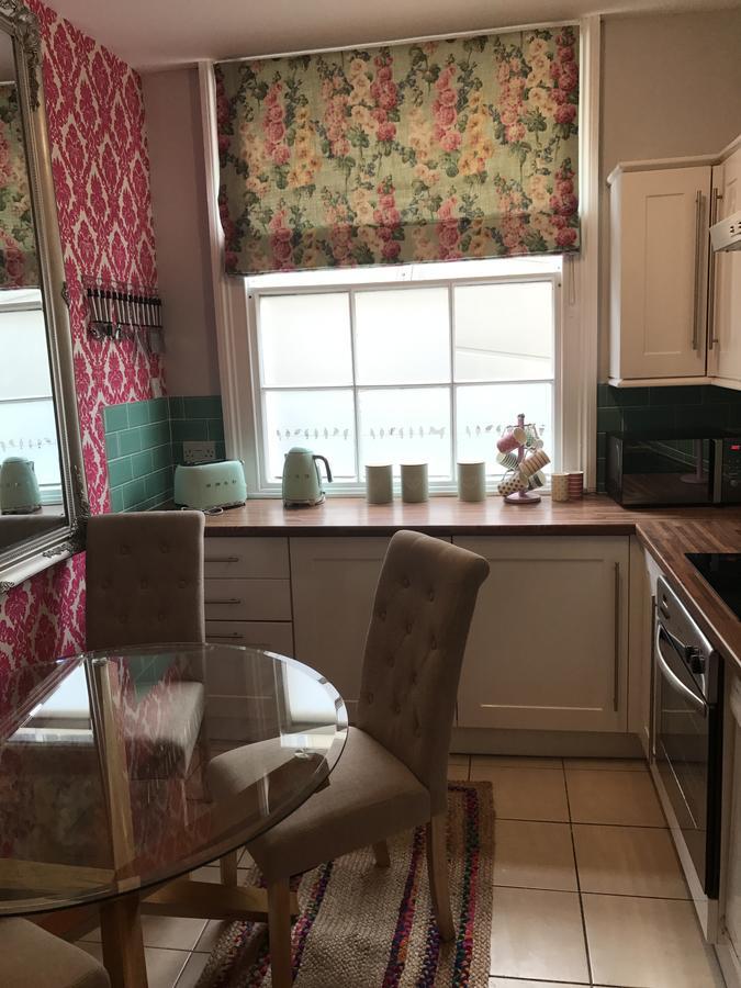 2 Bed, Ground Floor Bijou Georgian City Apartment Бат Экстерьер фото